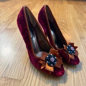 Poetic Licence Crushed Velvet Pump Maroon and Orange Sz 8